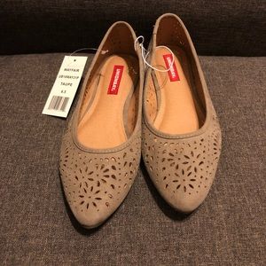 Unionbay pointe flats taupe size 6.5